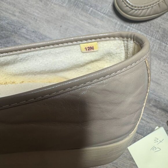 SAS Tan Leather Hand Sewn Comfort Loafer Women's Size 12 - Picture 5 of 7